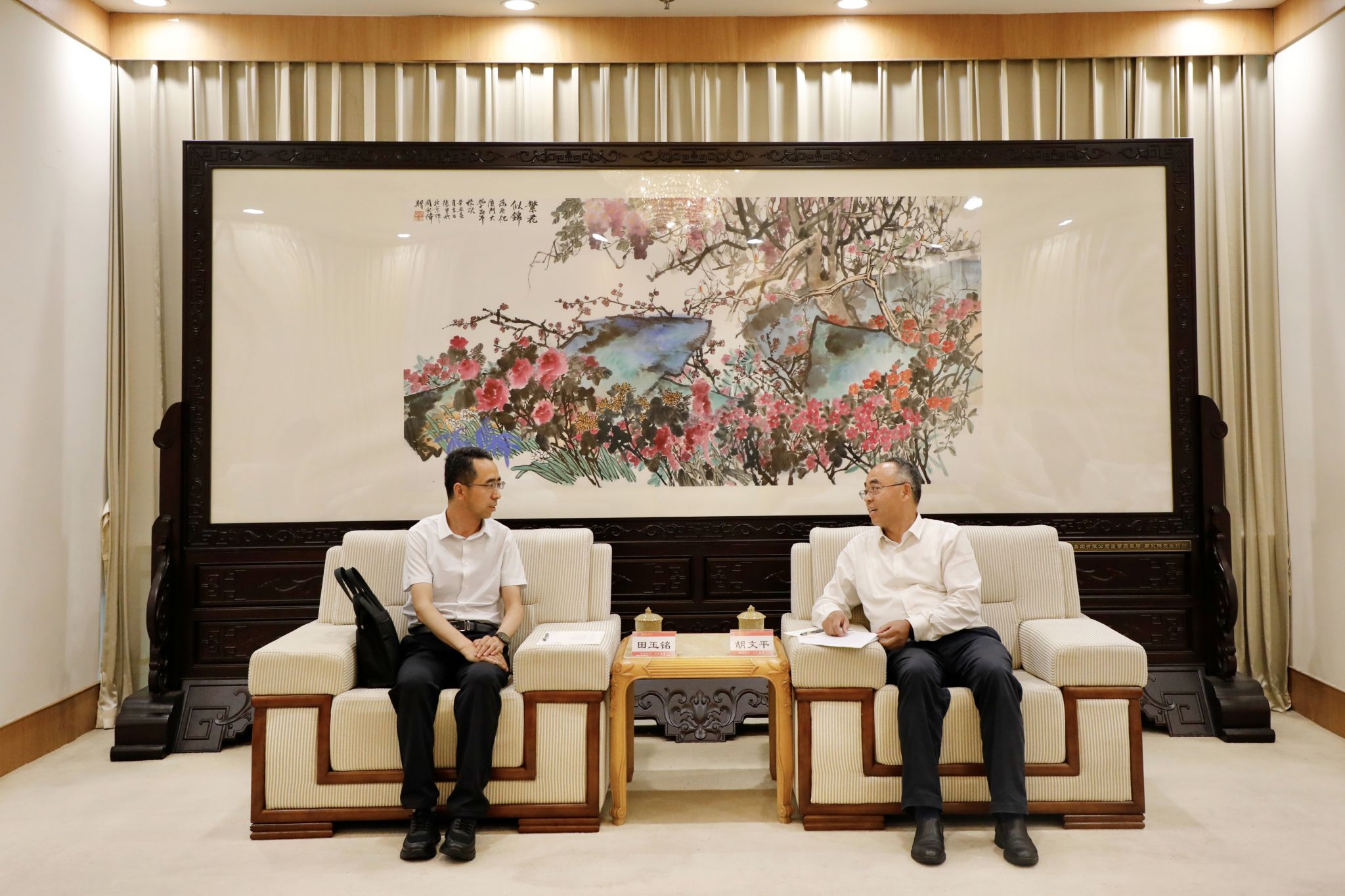 校领导会见隆德县政府县长一行.jpg