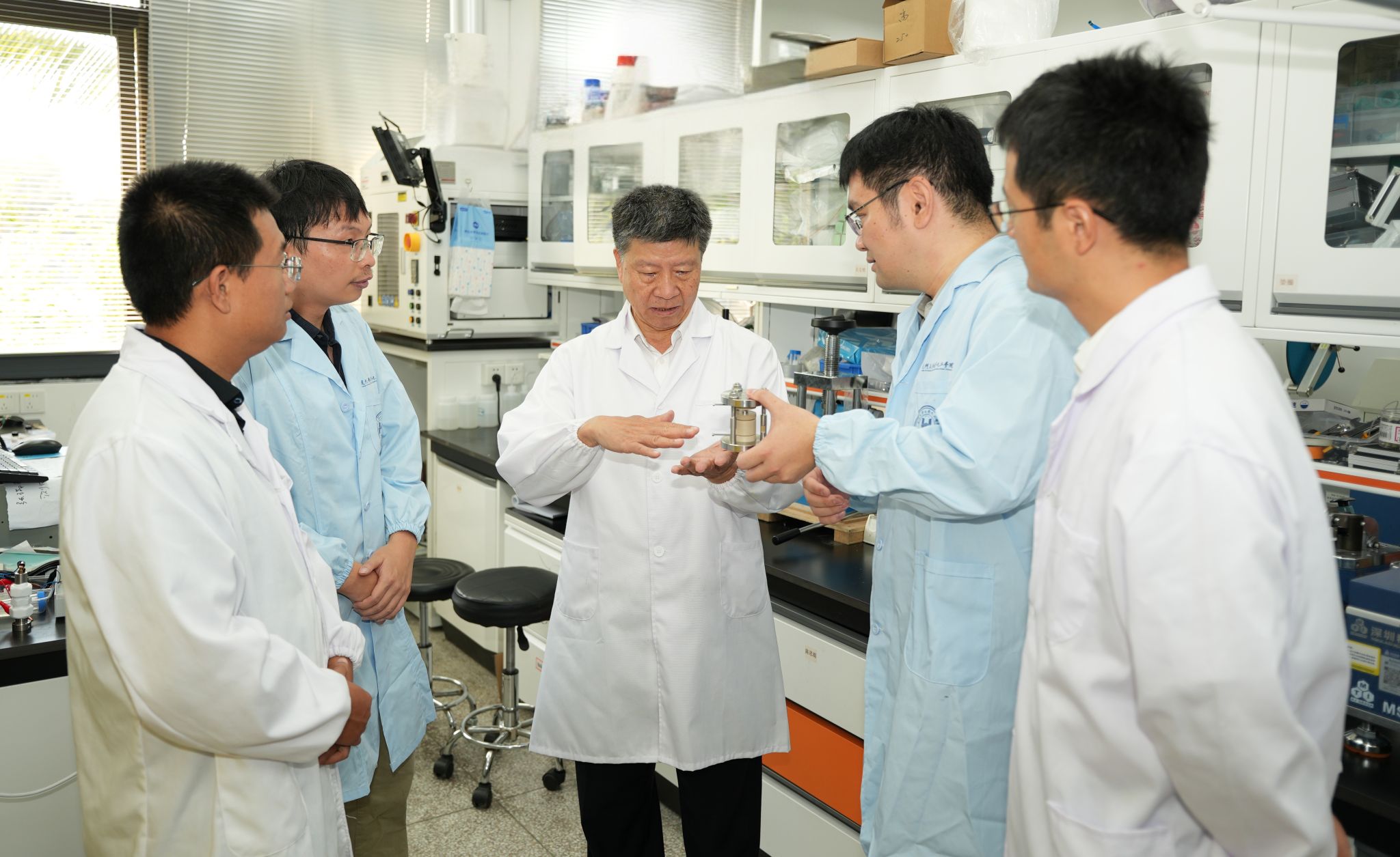 2025年孙世刚指导电化青年教师修图