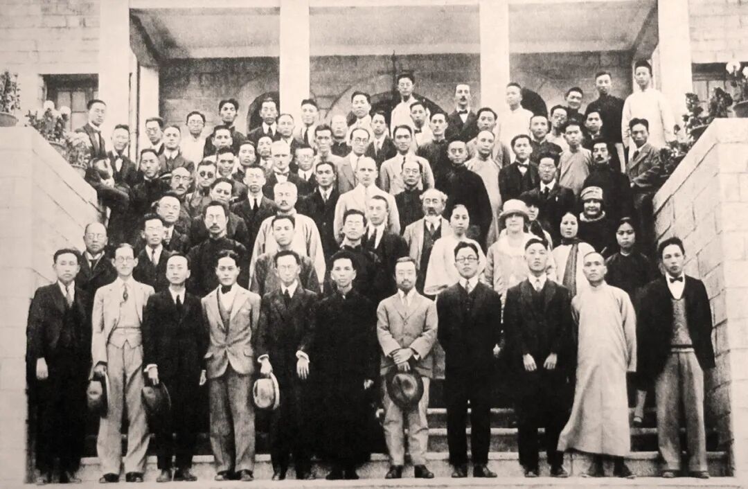 图2-厦门大学1926年秋季教职工合影.jpg