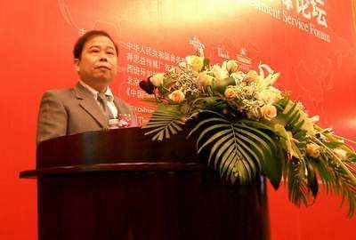 图3 翁君奕在EMBA发展论坛上发言.jpg