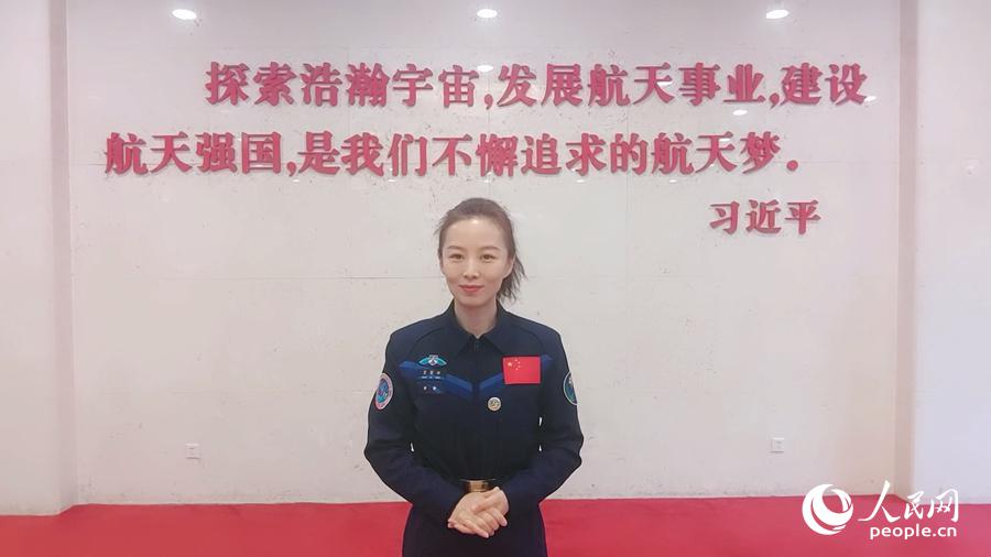 党的二十大代表、中国人民解放军航天员大队特级航天员王亚平。来源:视频连线