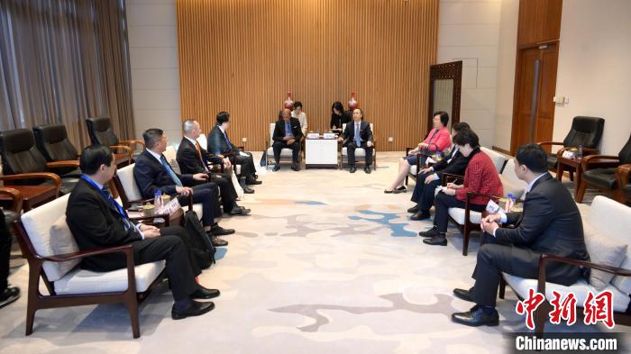 厦大校长张宗益会见与会外籍嘉宾代表。 厦大供图