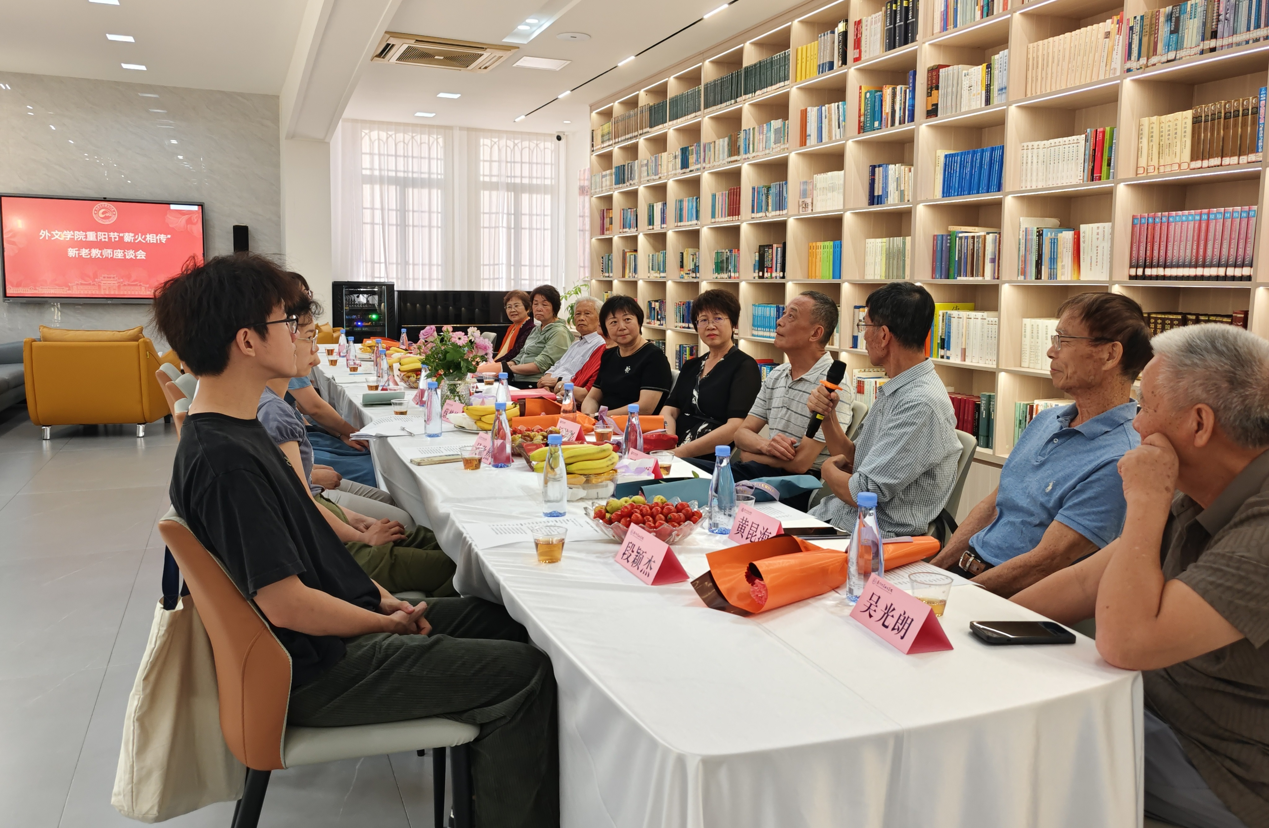 20241011 投稿学校所用照片(2M内,较好).jpg