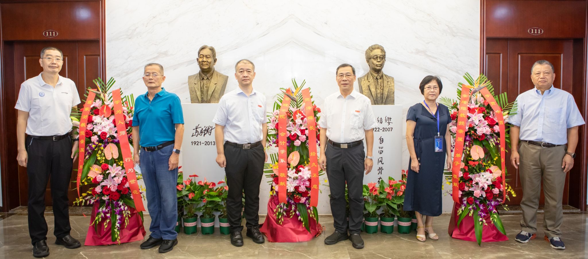 图7 敬献花篮仪式.jpg