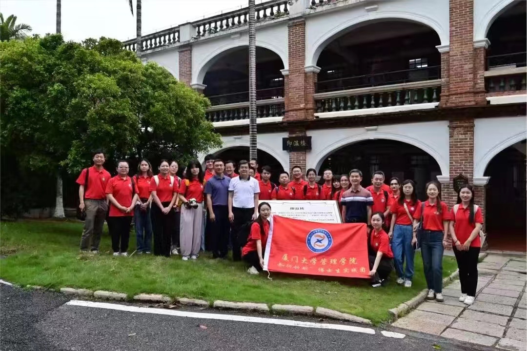 图3 即温楼合影.jpg