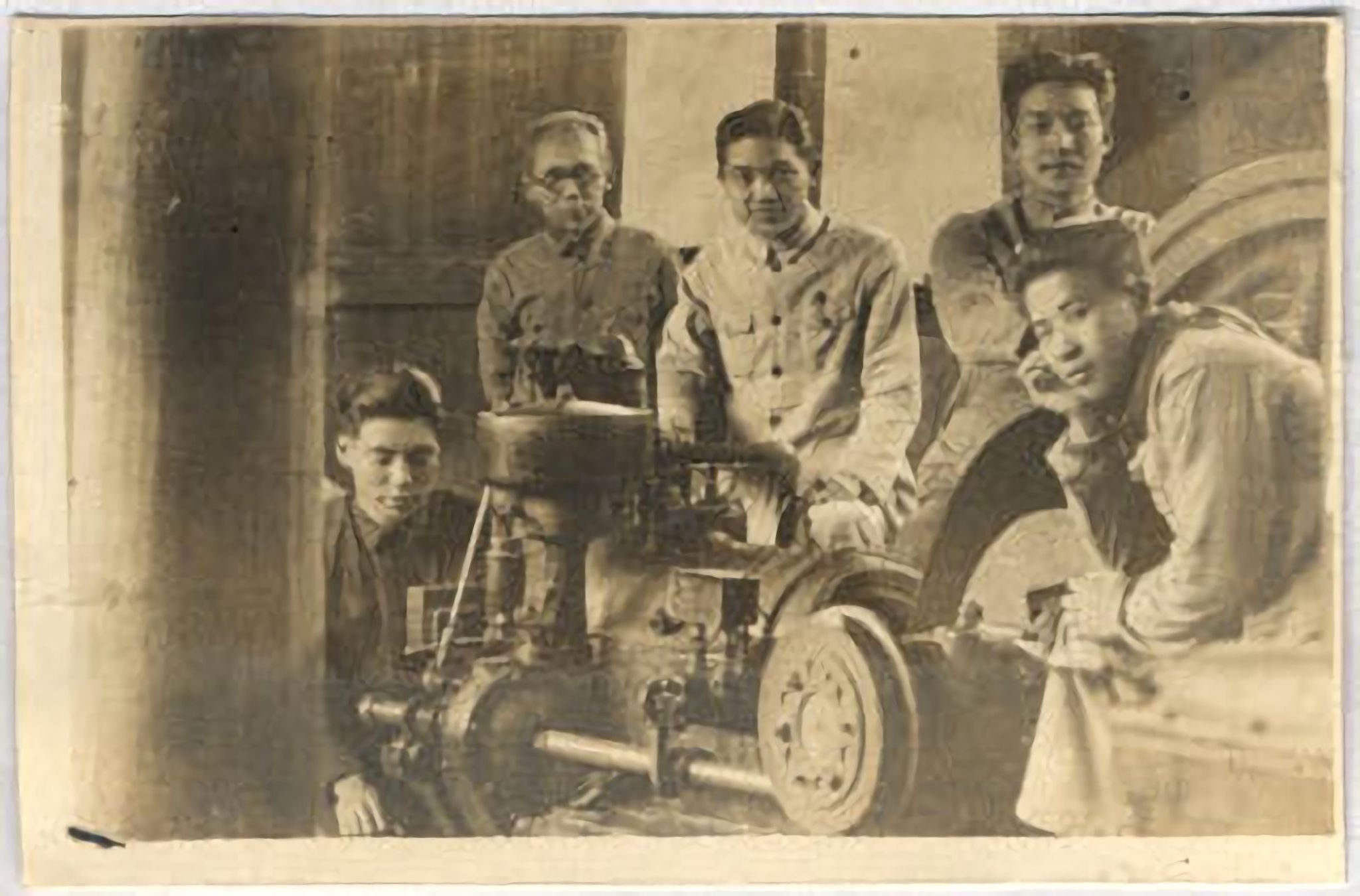 3-2-3.1940年秋,厦大创设机电工程学系,朱家炘任系主任。主要教学骨干有萨本栋校长、朱家炘教授、张稼益教授等。