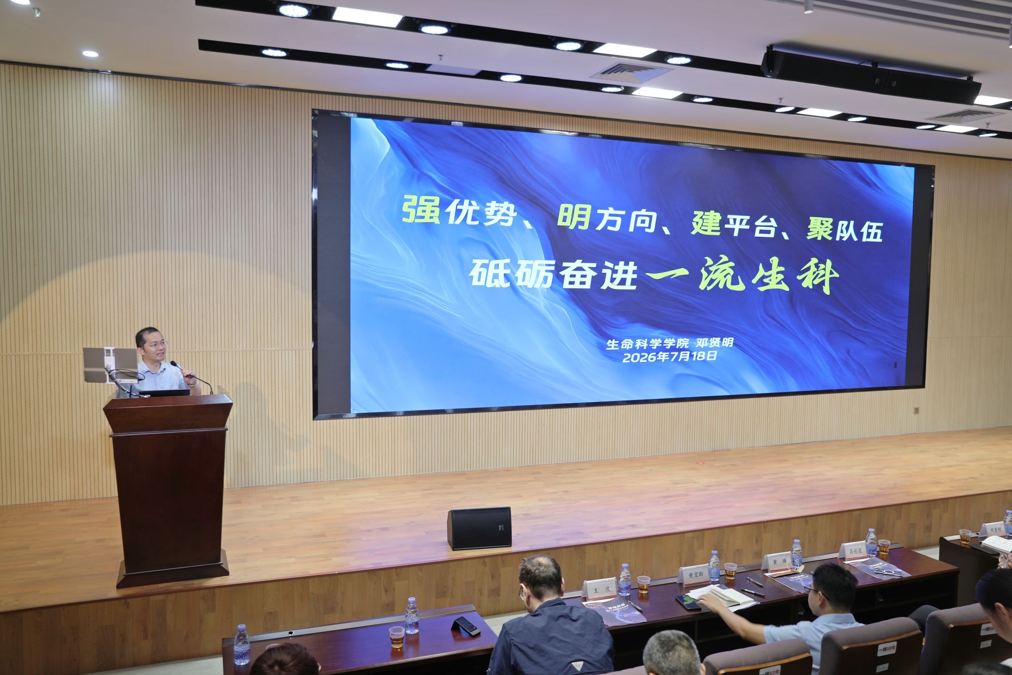 邓贤明.JPG