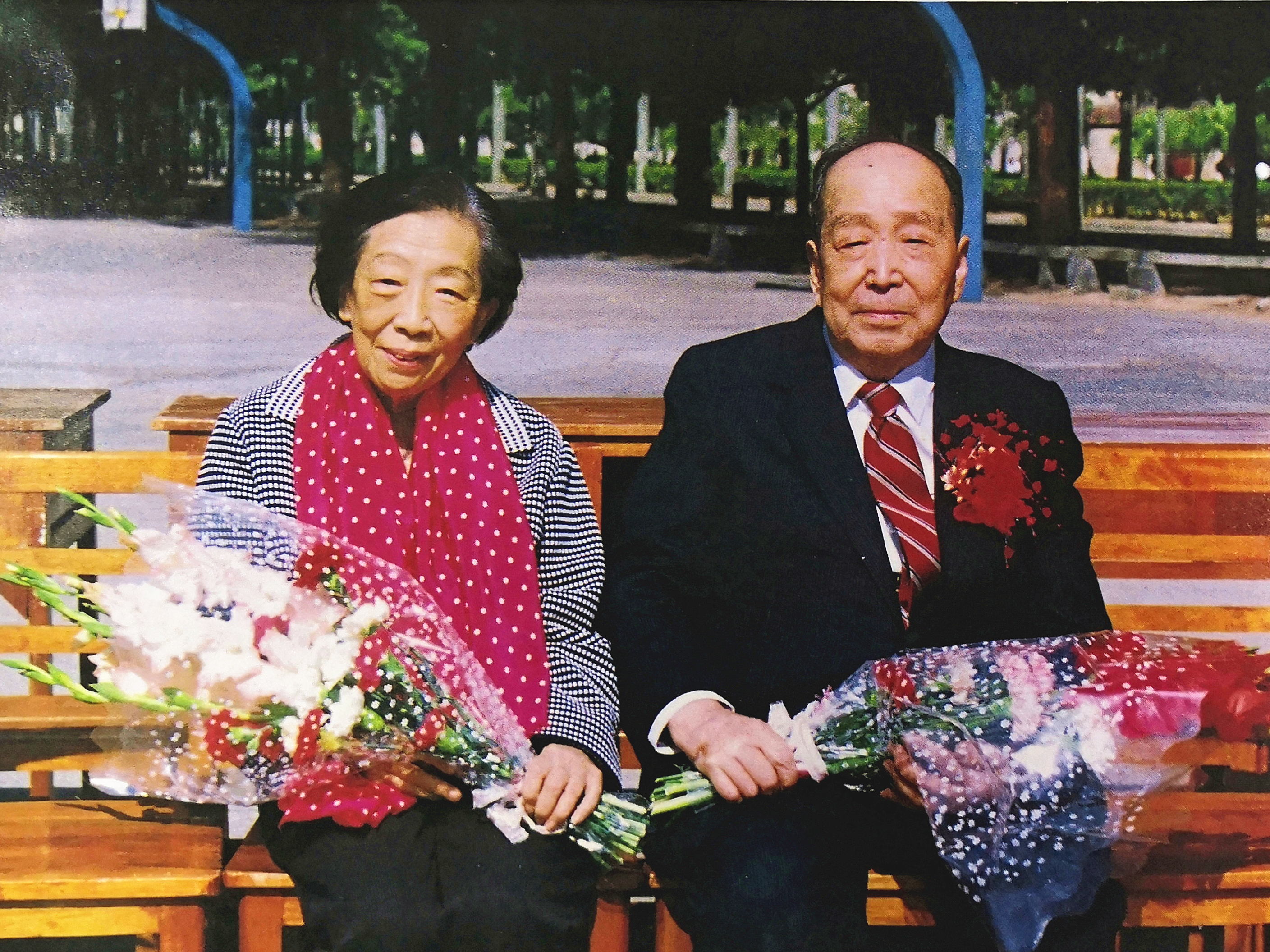 1. 汪德耀教授㑺夫人汪文铮.jpg