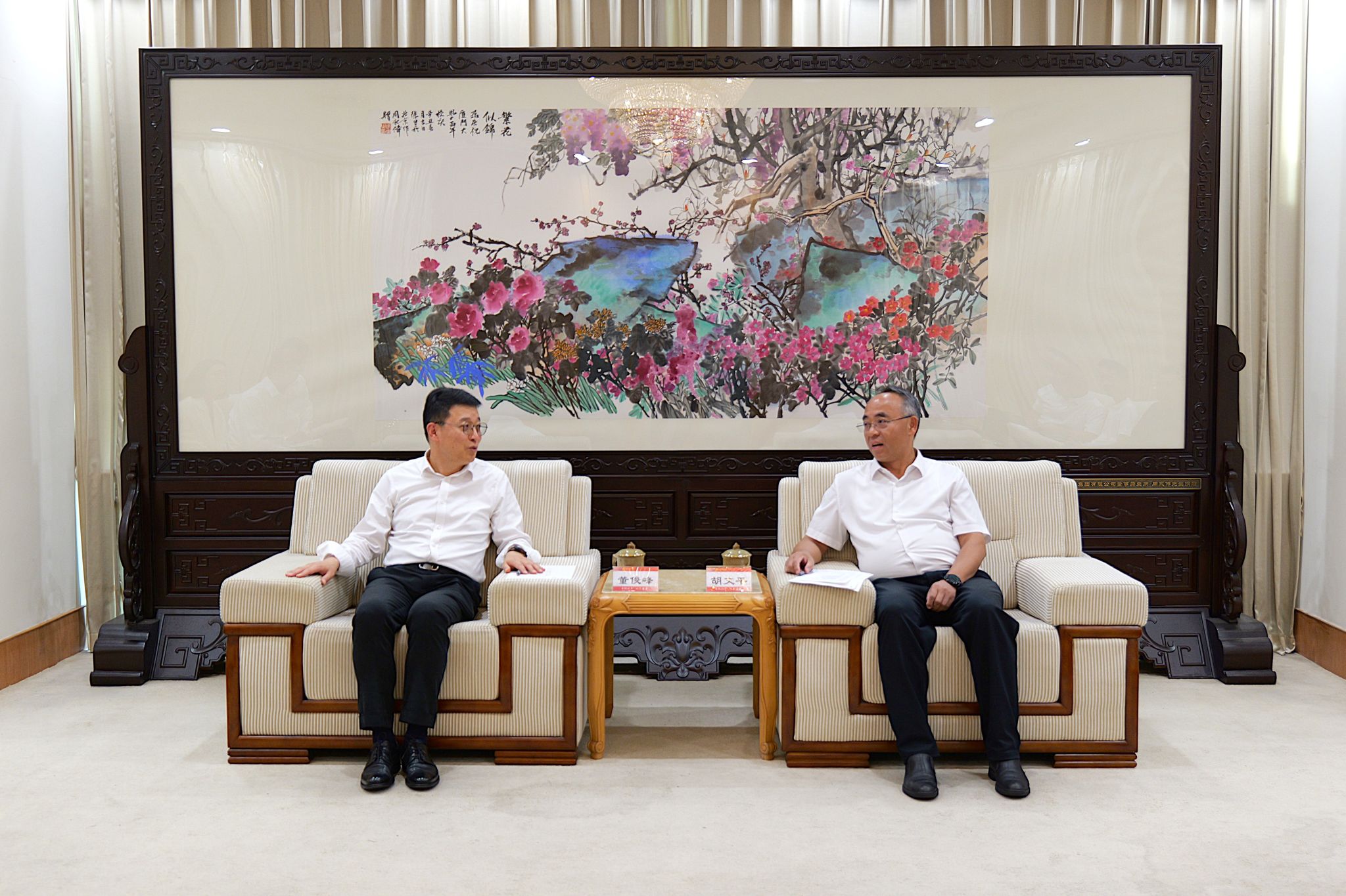 中国银联董事长董俊峰一行来访我校.jpg