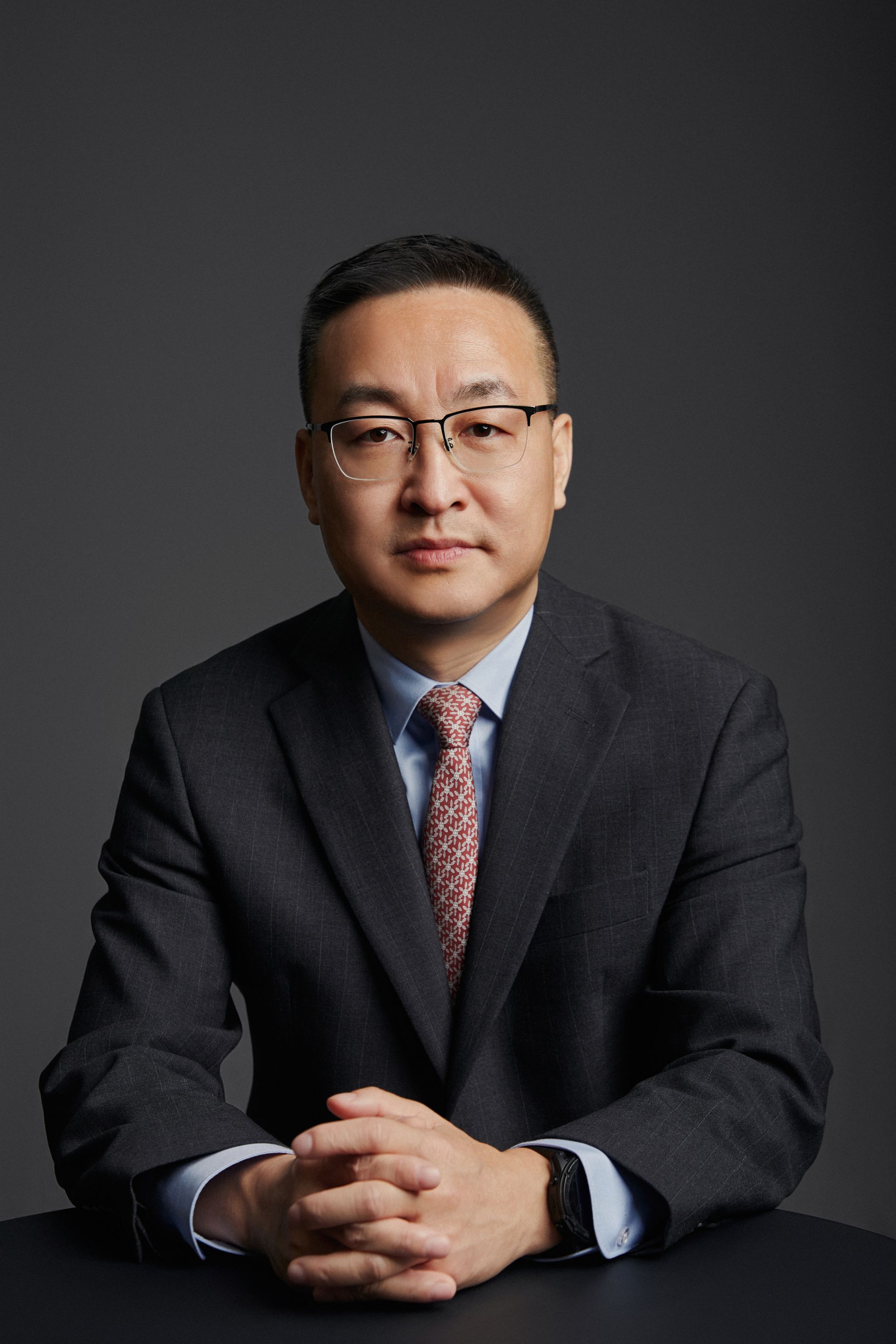 屈文洲老师.jpg
