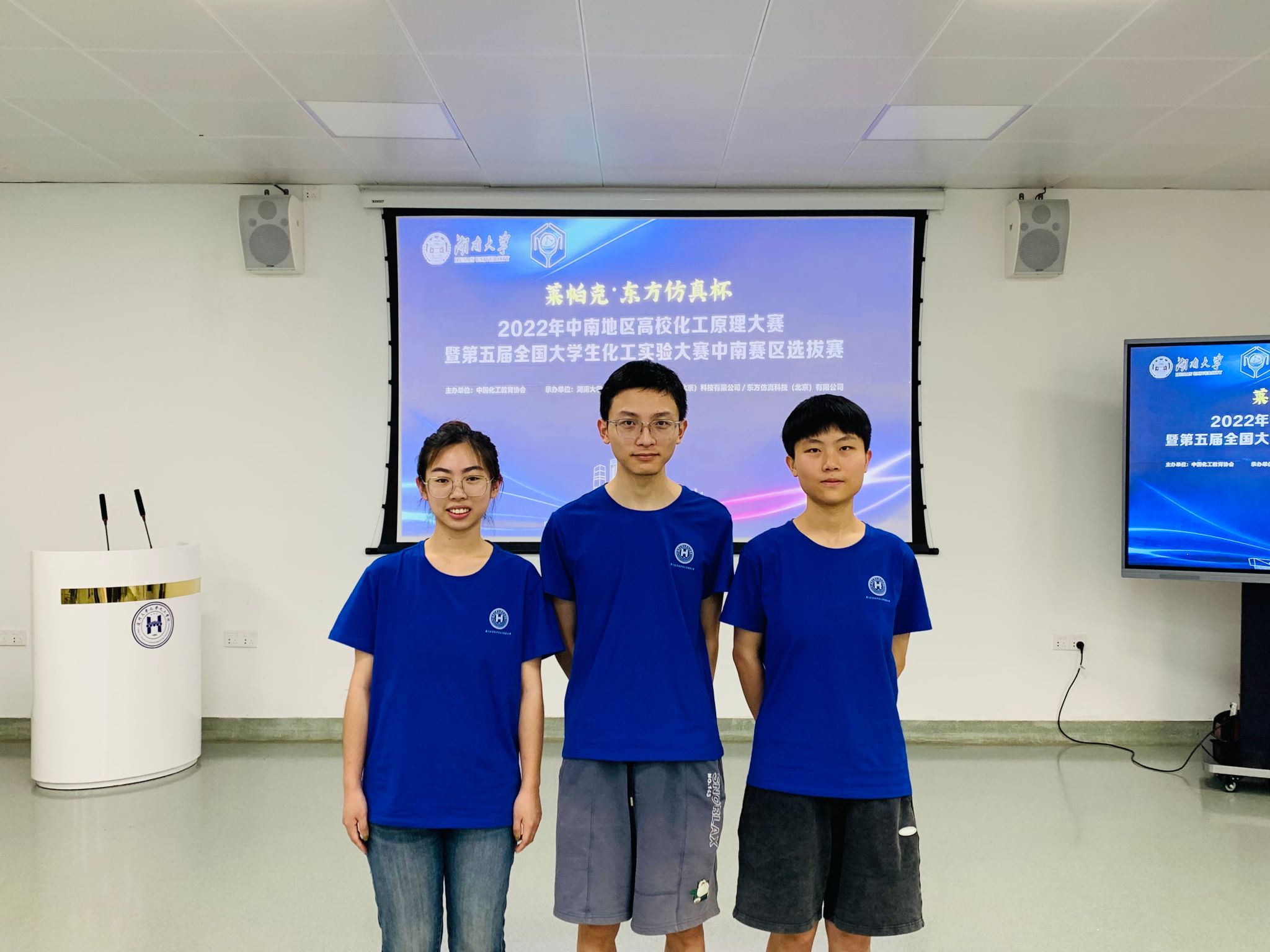 参赛队员合影1-6.jpg