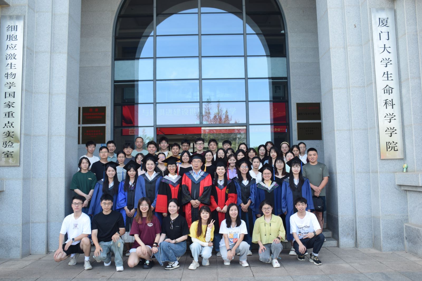 团队合影生科.jpg