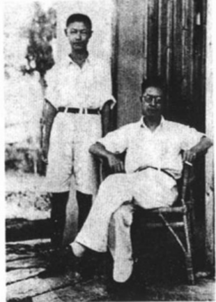 图10 1944年,施蛰存与长子在长汀.png