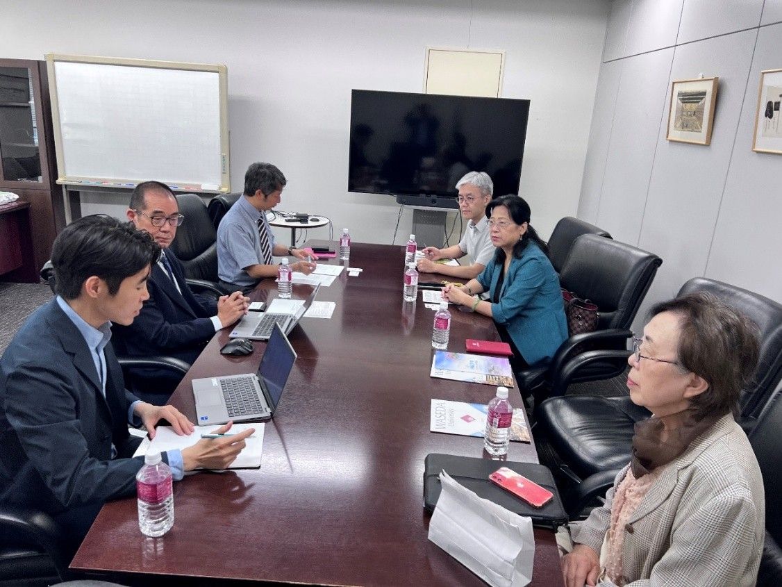 图1:参访早稻田大学并与早稻田大学相关负责人座谈.jpg