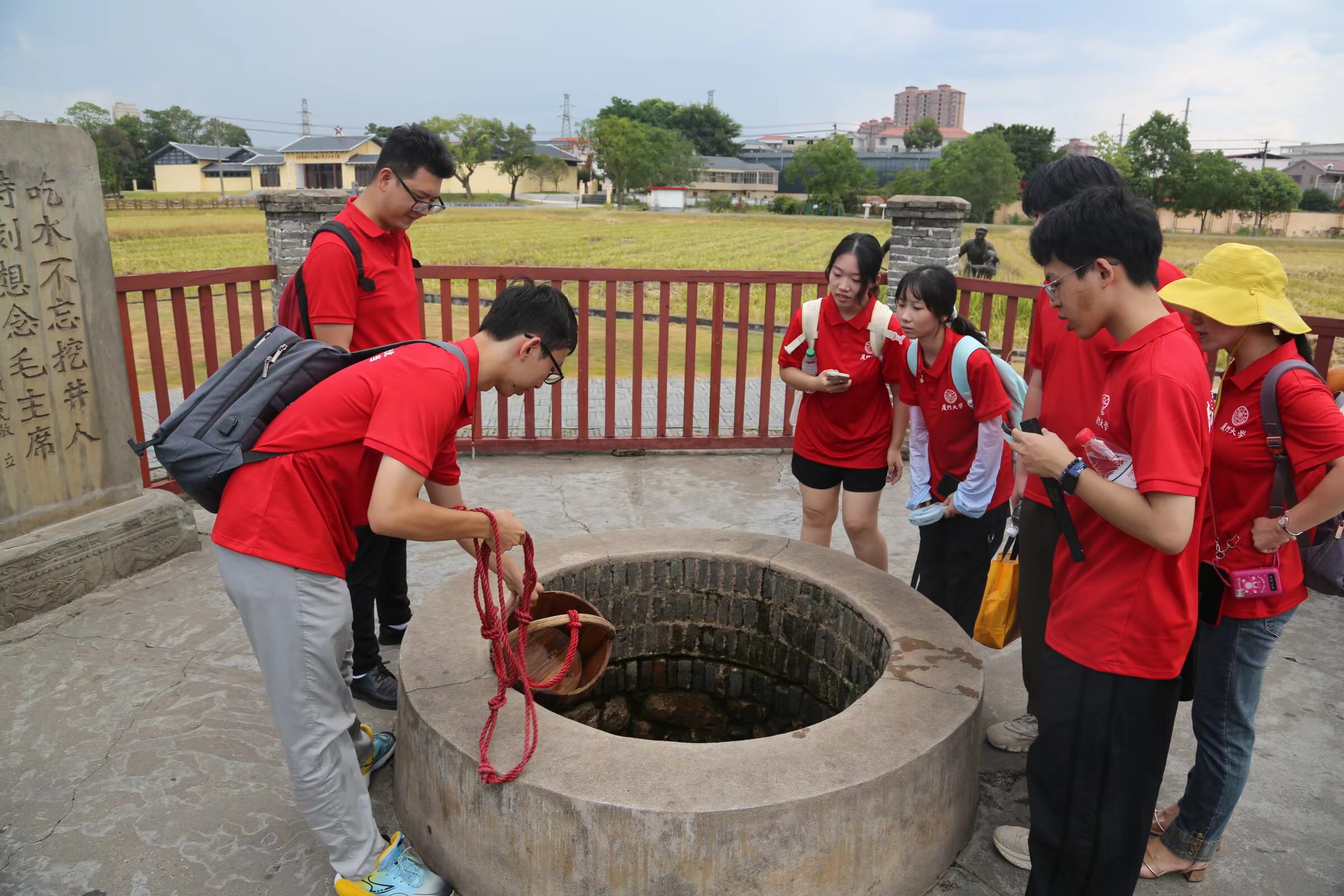 实践队在江西瑞金红井.jpg