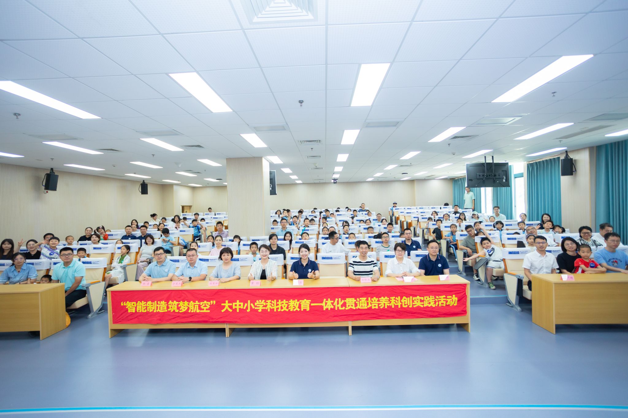 合影.jpg